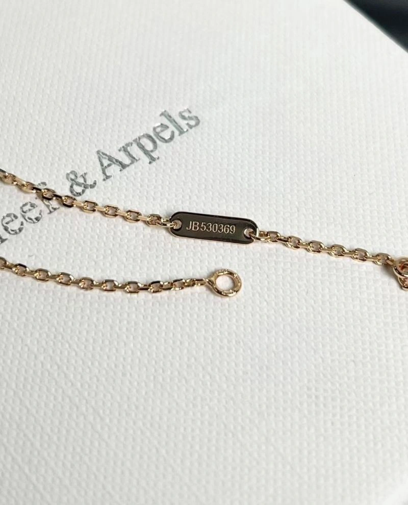 FreshLook Vca Necklaces 255173