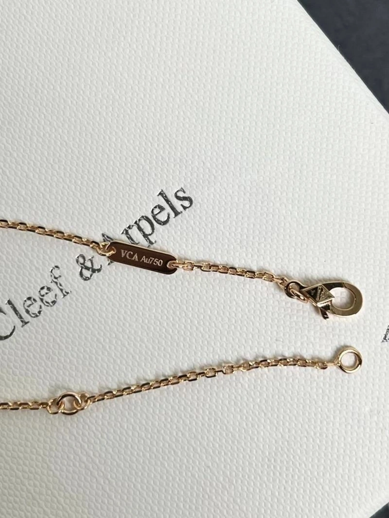 FreshLook Vca Necklaces 255173