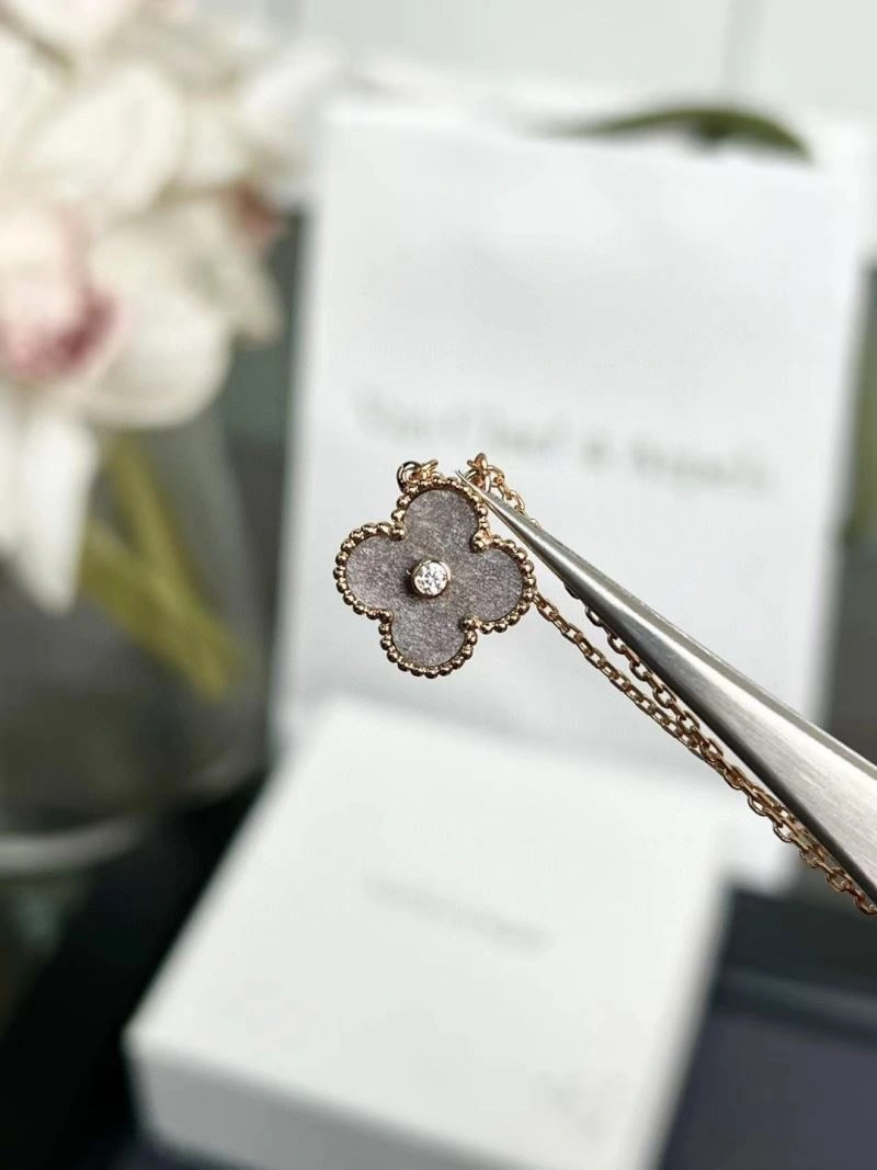 FreshLook Vca Necklaces 255173