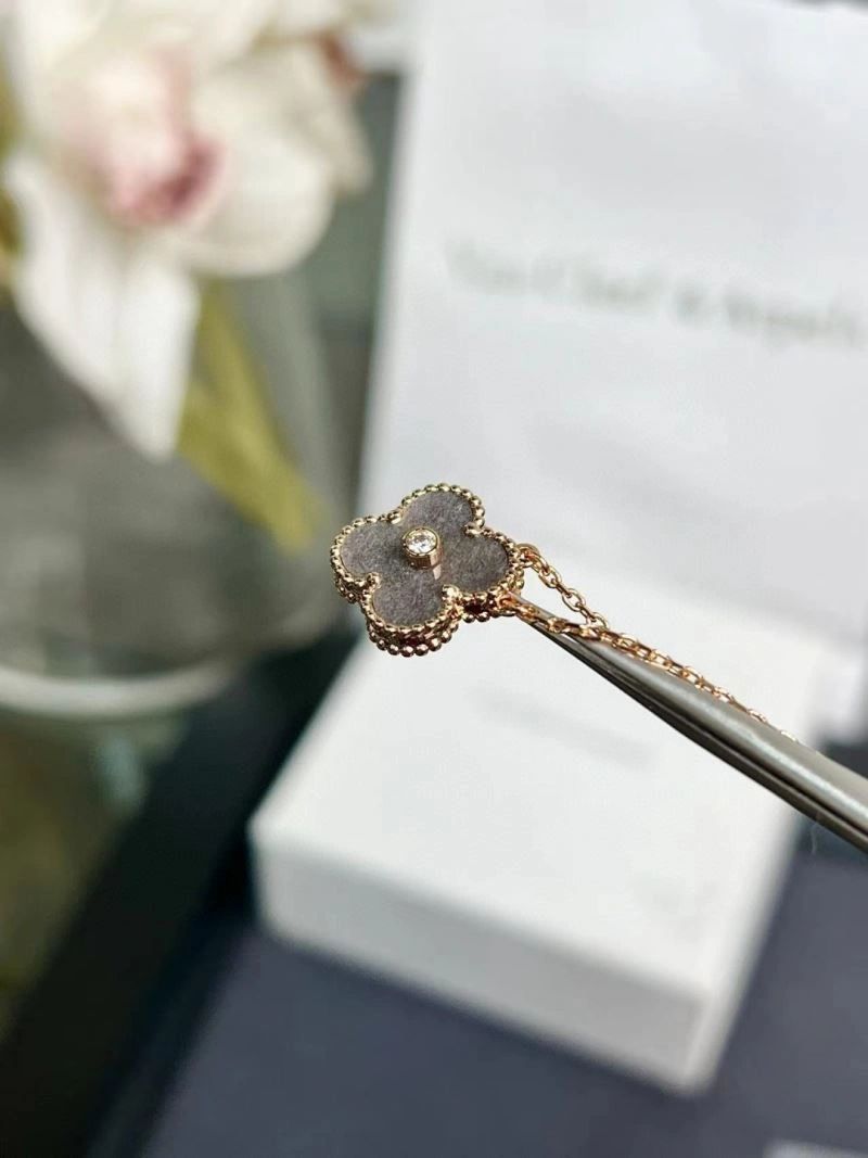 FreshLook Vca Necklaces 255173
