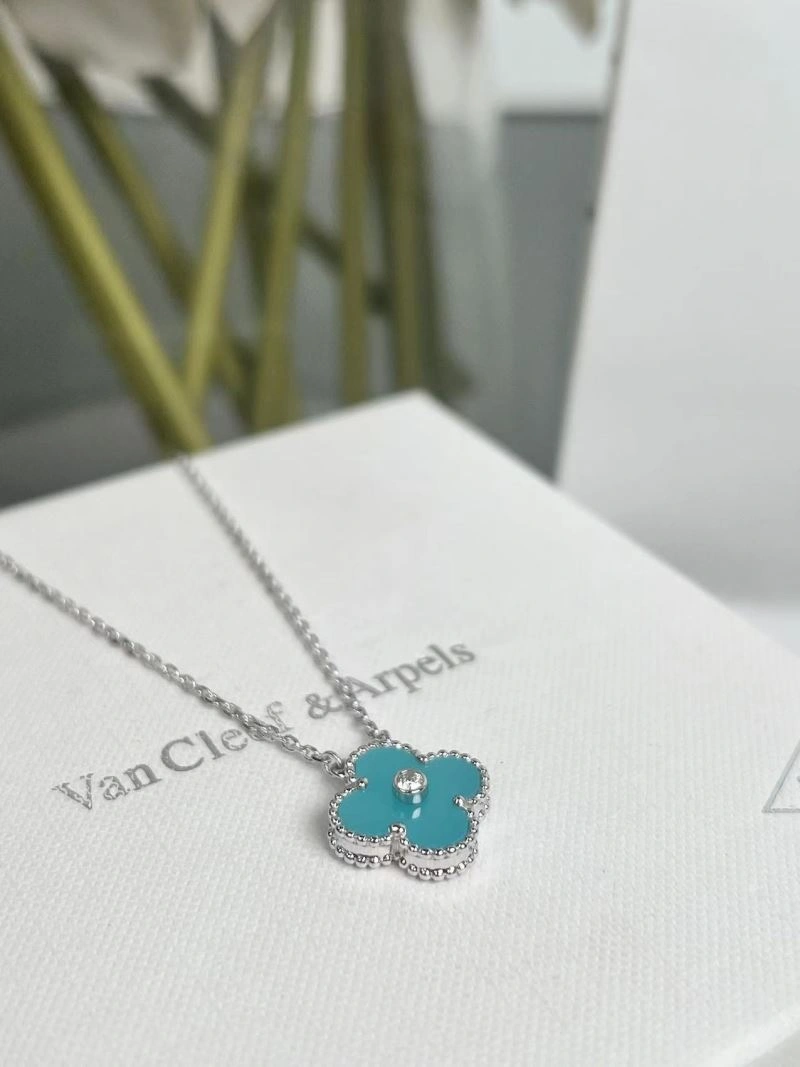 FreshLook Vca Necklaces 255160