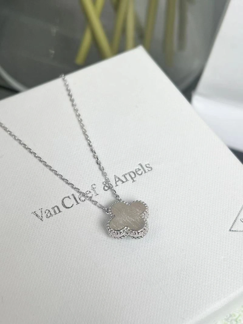FreshLook Vca Necklaces 255160