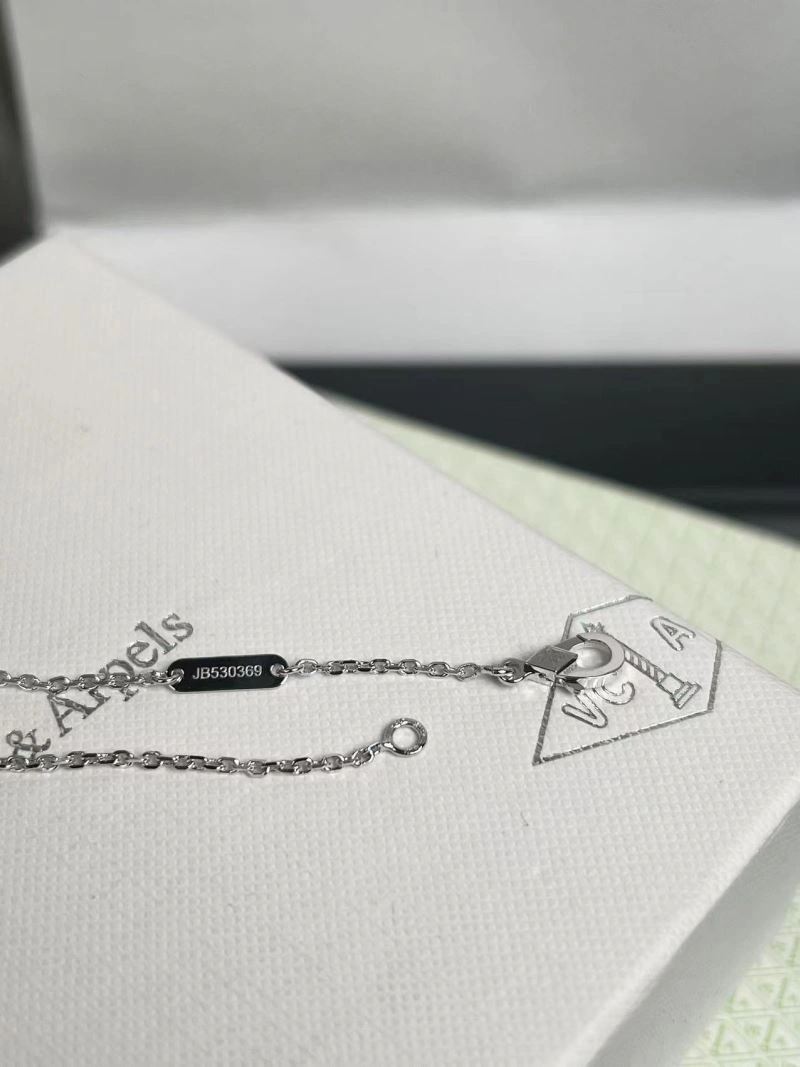 FreshLook Vca Necklaces 255160