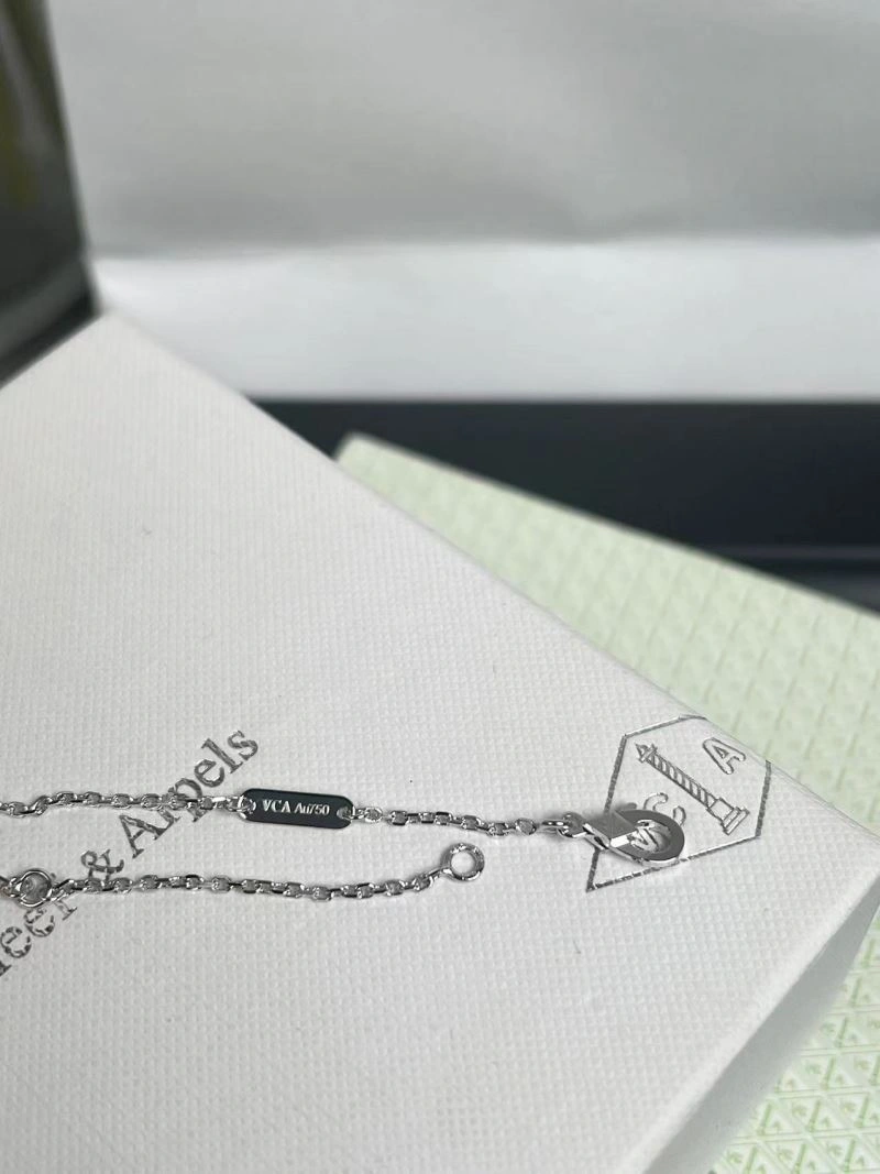 FreshLook Vca Necklaces 255160