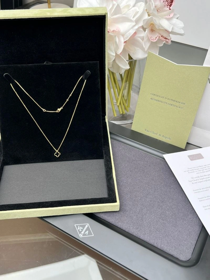 Sporty Vca Necklaces 255165