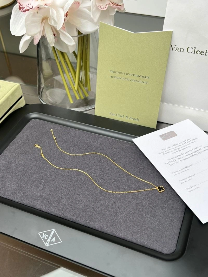 Sporty Vca Necklaces 255165