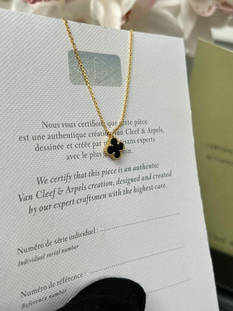 Sporty Vca Necklaces 255165