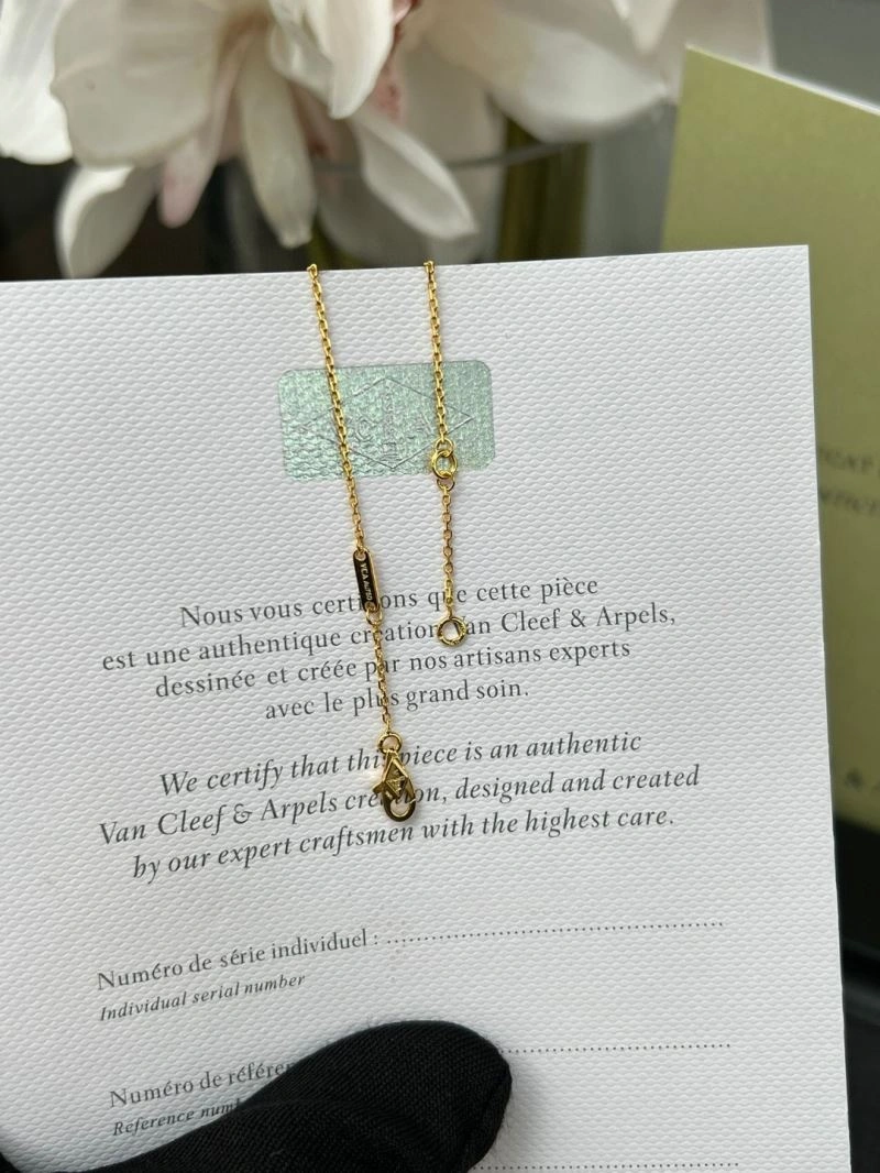 Sporty Vca Necklaces 255165