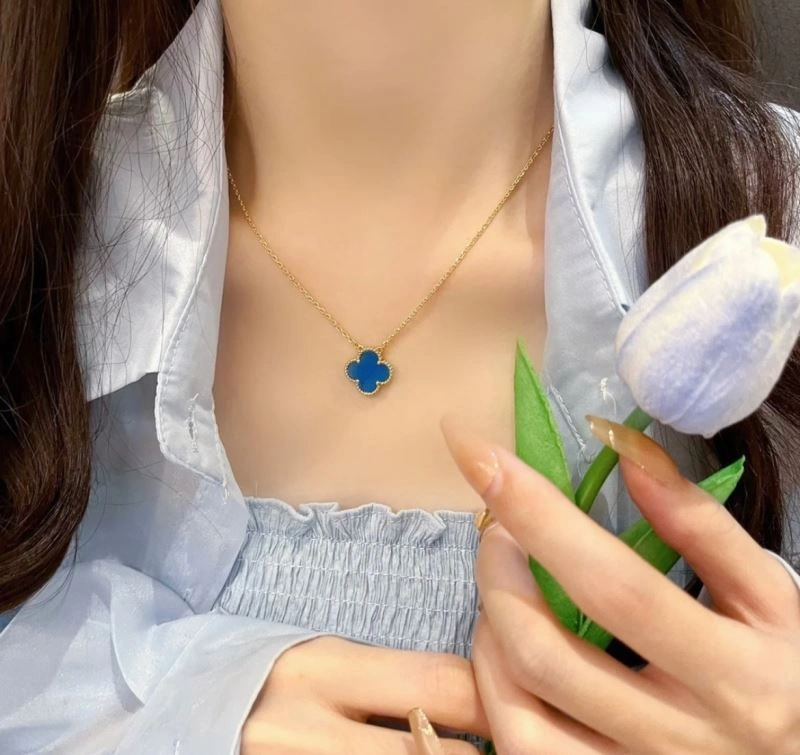 Compact Vca Necklaces 255178