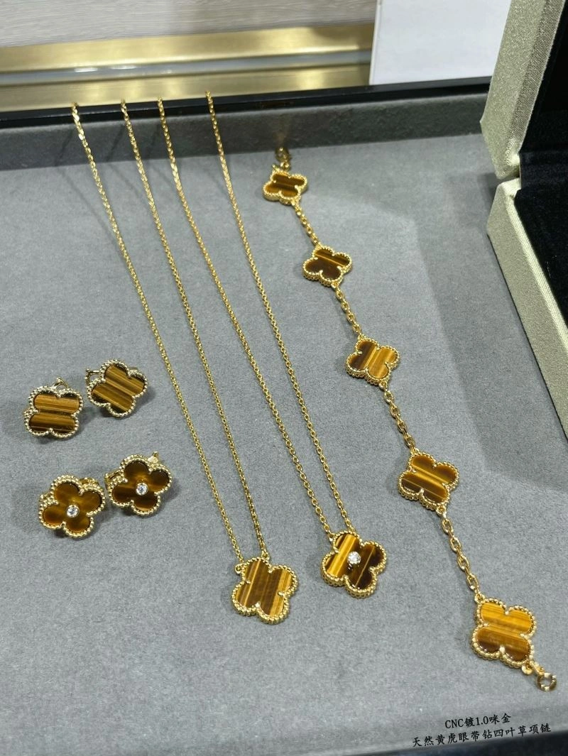 Vca Necklaces Lightweight 255149