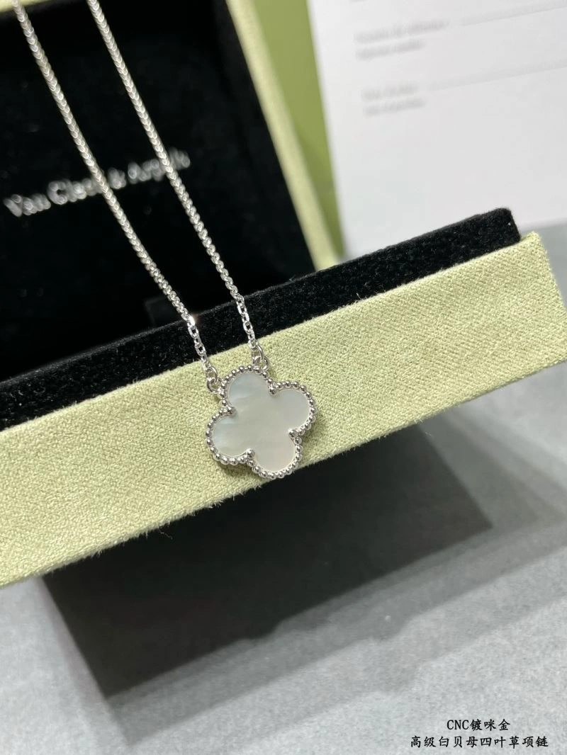 Vca Necklaces SunProtective 255148