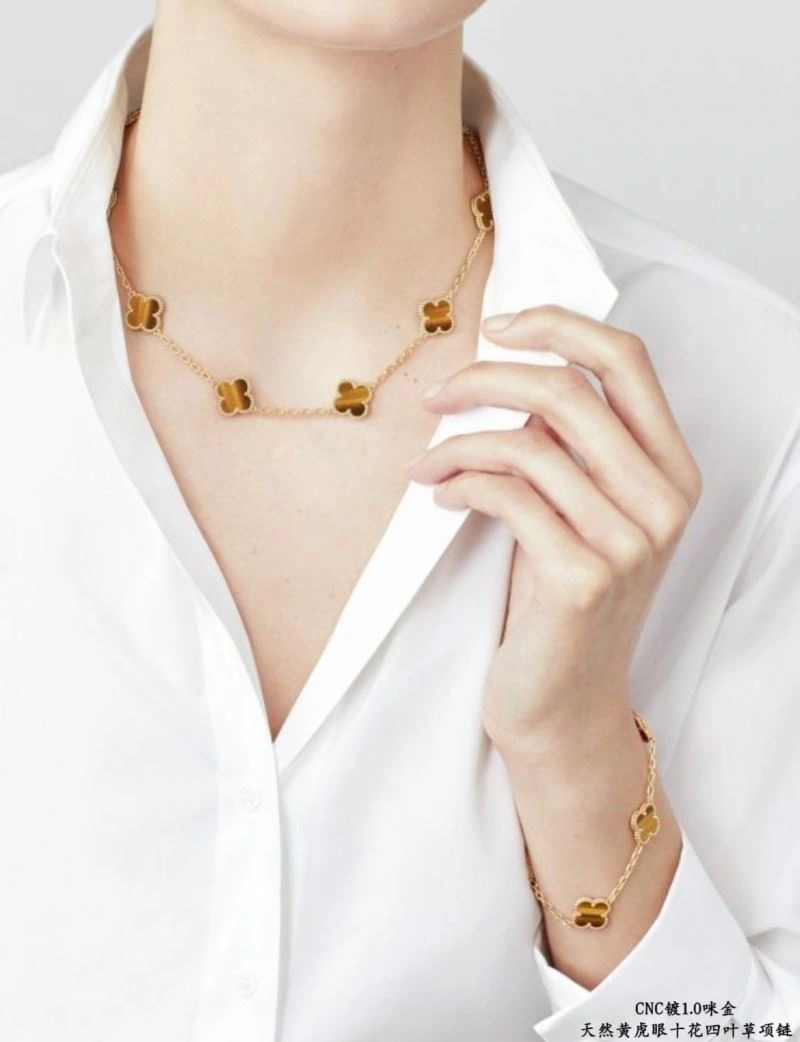 Versatile Vca Necklaces 255125