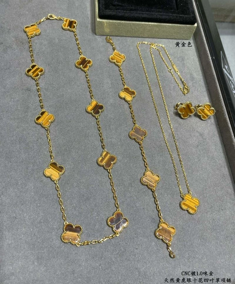 Versatile Vca Necklaces 255125