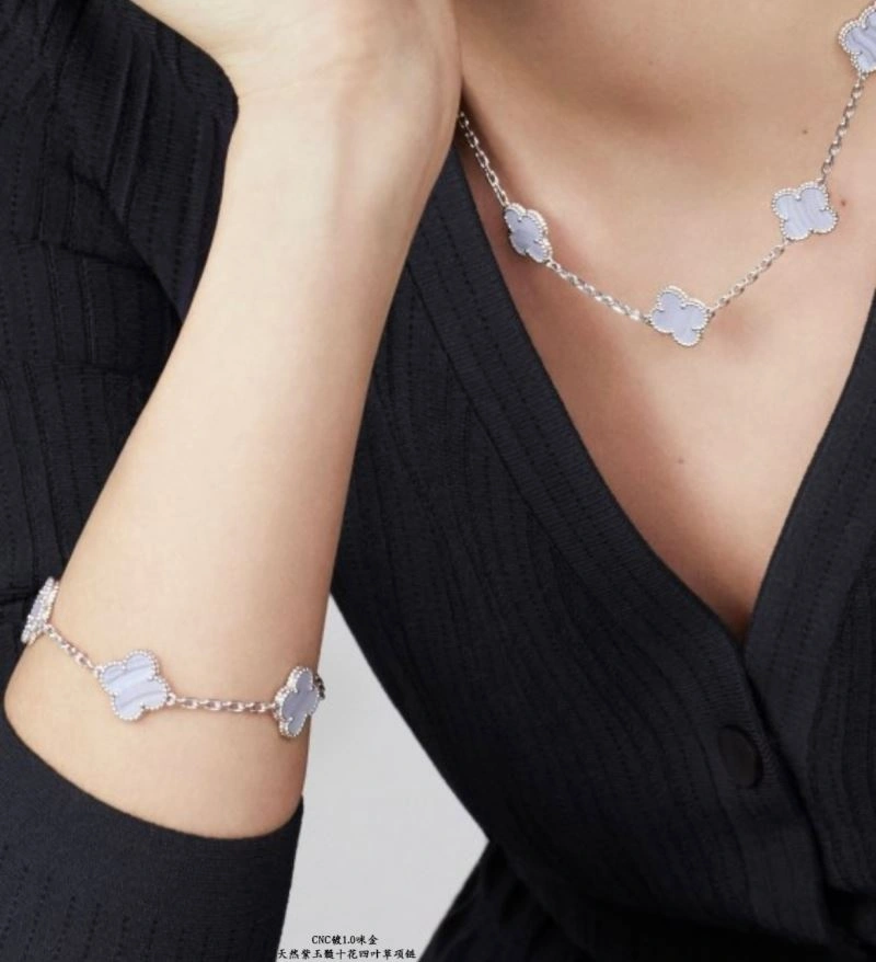 UrbanChic Vca Necklaces 255112