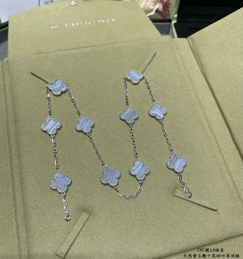 UrbanChic Vca Necklaces 255112