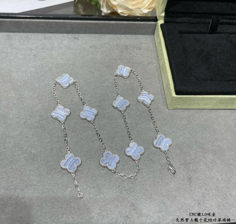 UrbanChic Vca Necklaces 255112