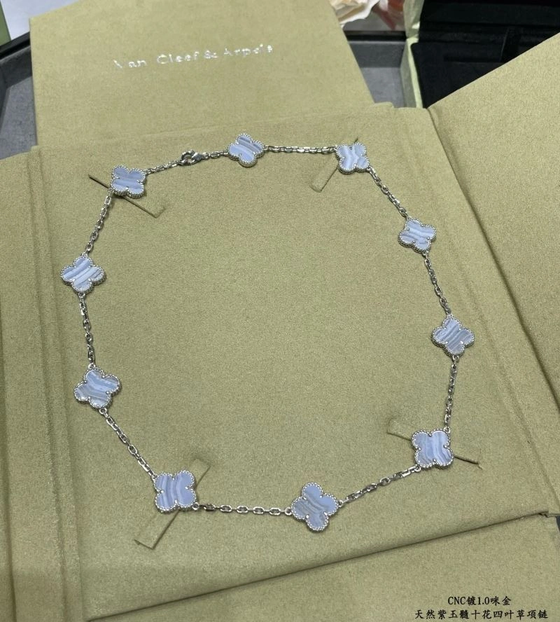 UrbanChic Vca Necklaces 255112