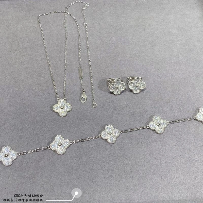MoistureWicking Vca Necklaces 255109