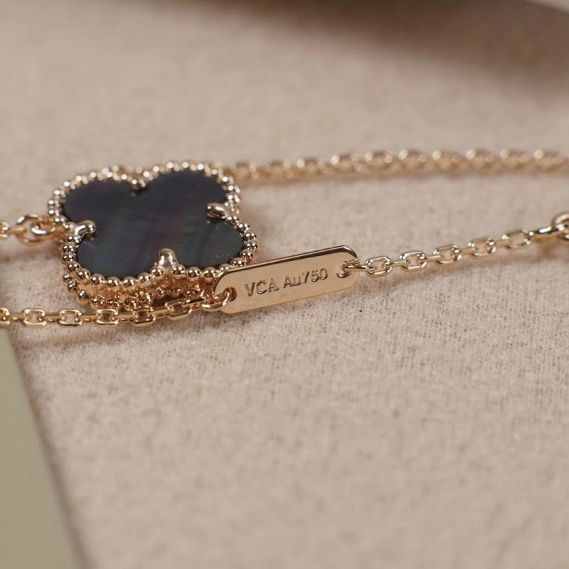 UrbanStyle Vca Necklaces 254988