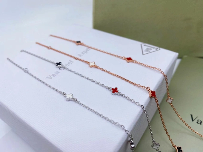 EyeCatching Vca Necklaces 254990