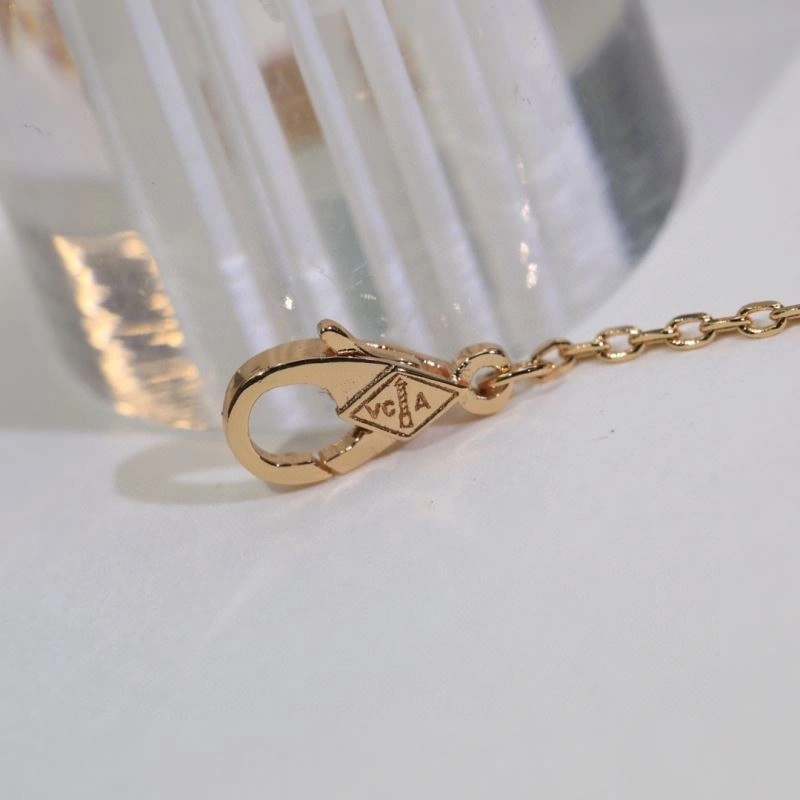 RelaxedFit Vca Necklaces 254942