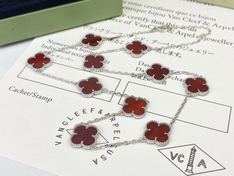 RelaxedFit Vca Necklaces 254945