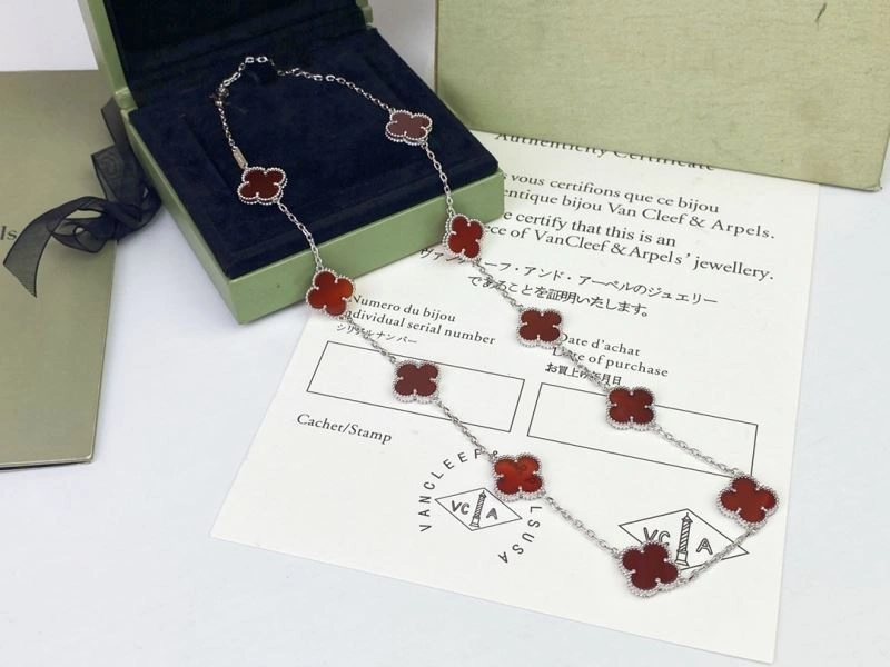 RelaxedFit Vca Necklaces 254945