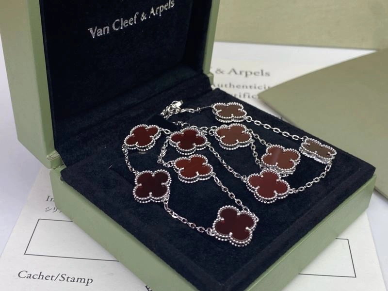 RelaxedFit Vca Necklaces 254945