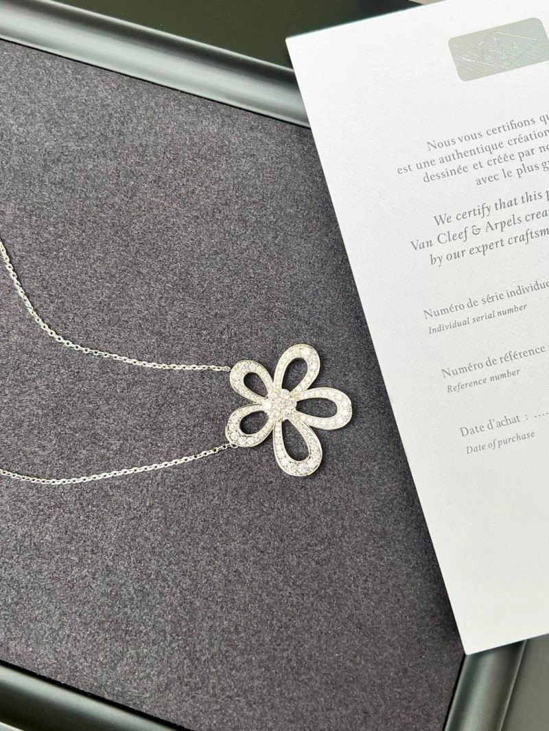 Supportive Vca Necklaces 254946