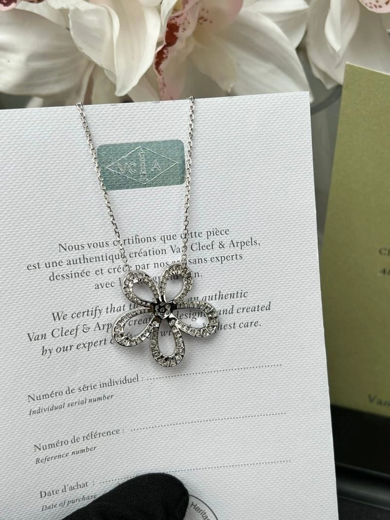 Supportive Vca Necklaces 254946