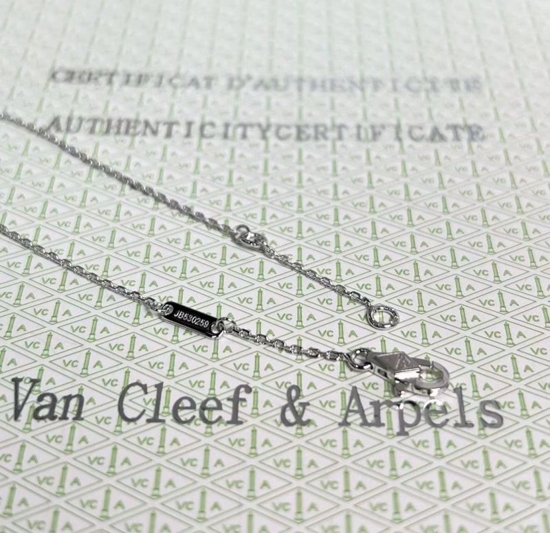 Flexible Vca Necklaces 254933