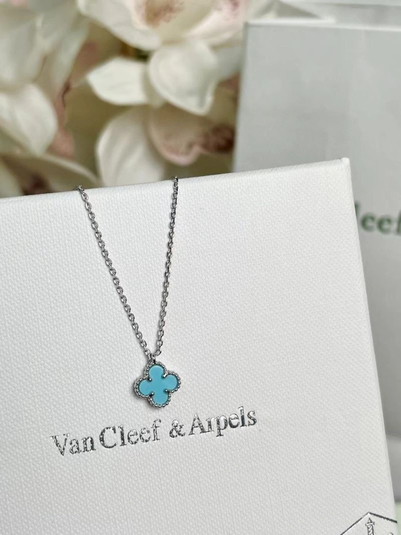 Flexible Vca Necklaces 254933