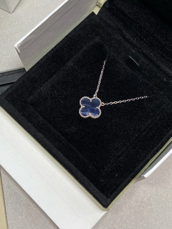 Lightweight Vca Necklaces 254913