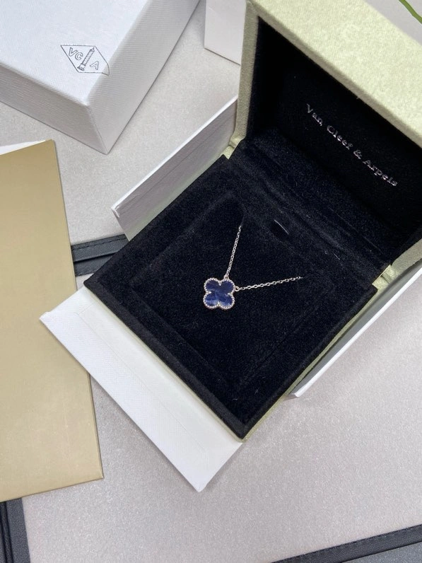 Lightweight Vca Necklaces 254913