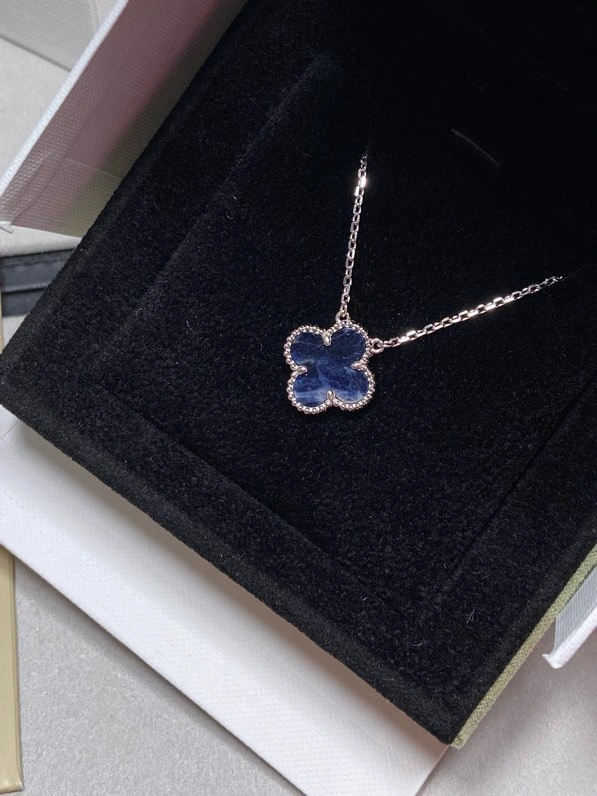 Lightweight Vca Necklaces 254913
