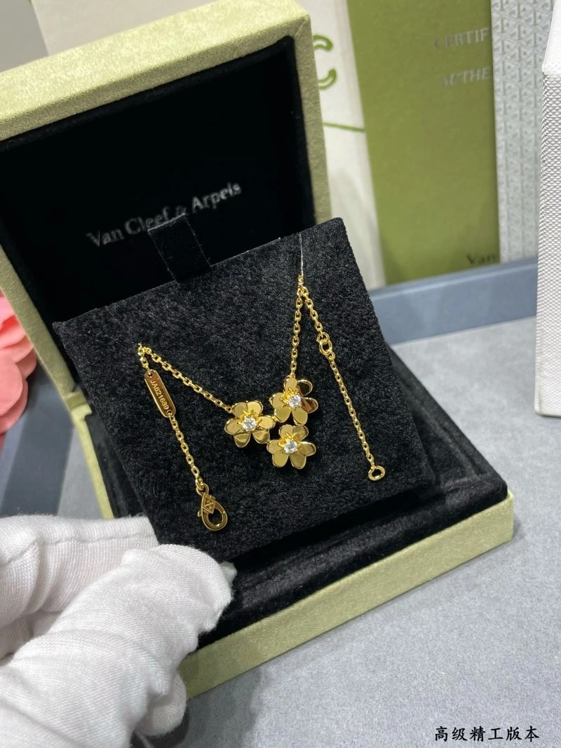 Functional Vca Necklaces 254908
