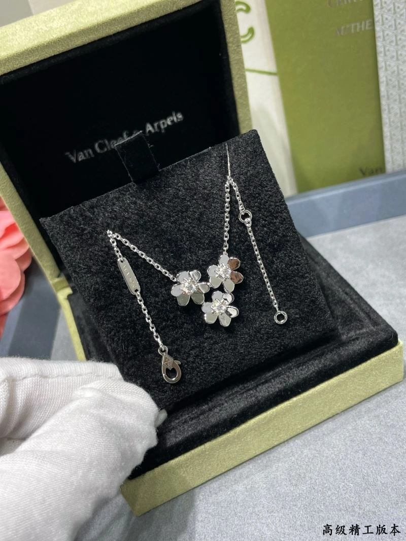 Functional Vca Necklaces 254908