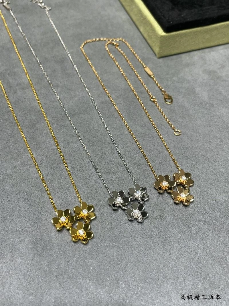 Functional Vca Necklaces 254908