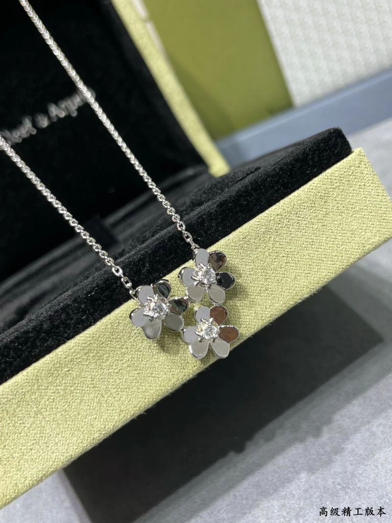 Functional Vca Necklaces 254908