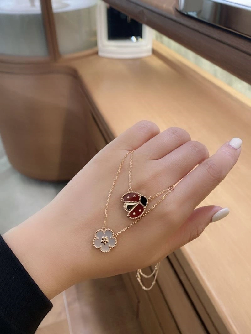 Vca Necklaces Snug 254682