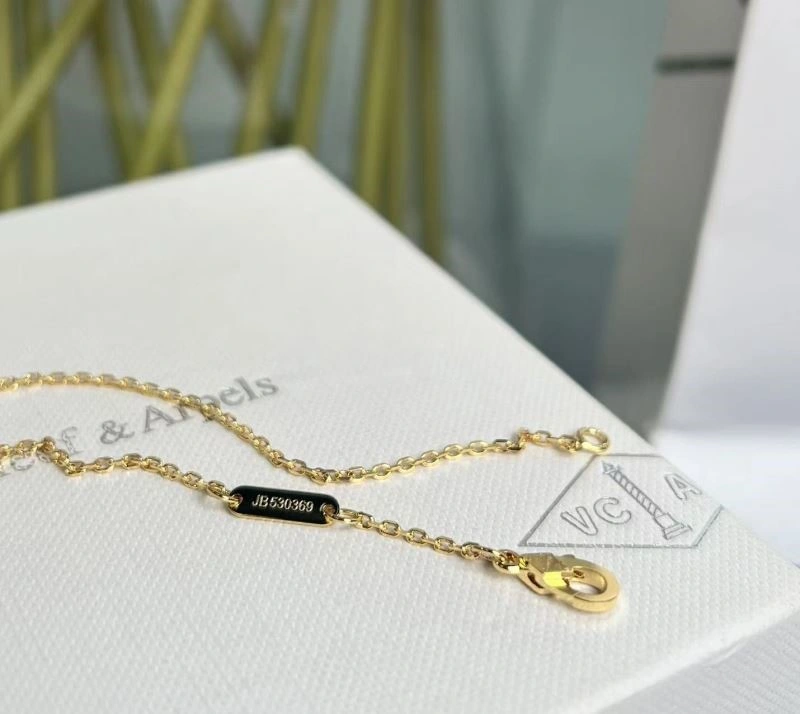Vca Necklaces WaterResistant 254649