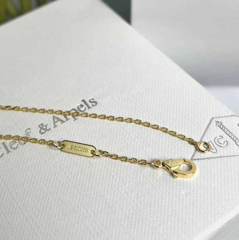 Lightweight Vca Necklaces 254667