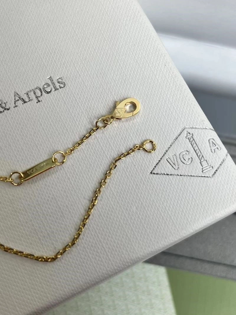 Lightweight Vca Necklaces 254667