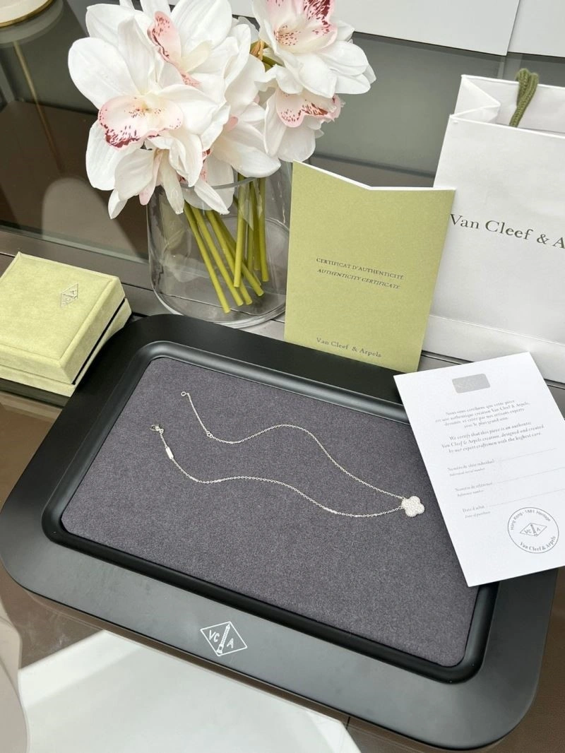 Vca Necklaces Lightweight 254654