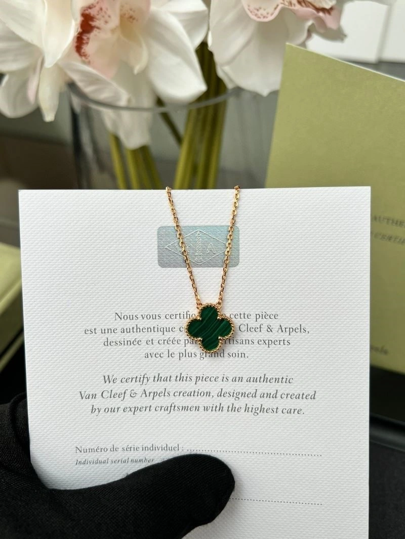 Versatile Vca Necklaces 254648