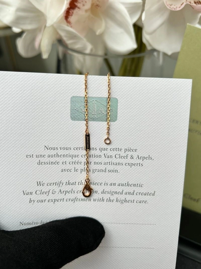 Versatile Vca Necklaces 254648