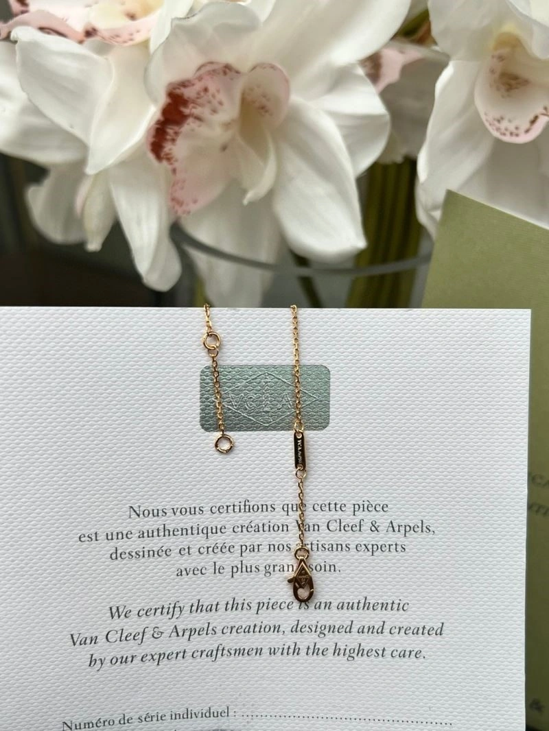 Supportive Vca Necklaces 254655