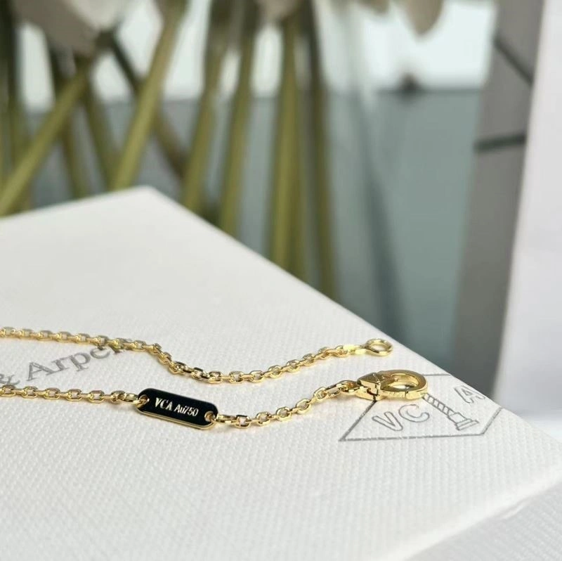 ComfortFit Vca Necklaces 254673