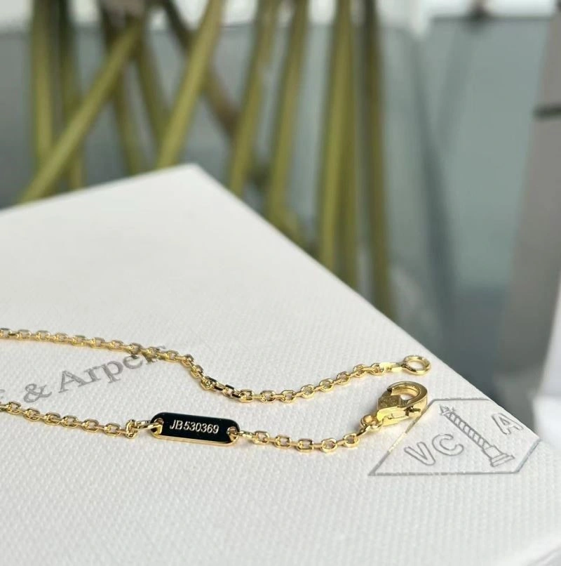 ComfortFit Vca Necklaces 254673