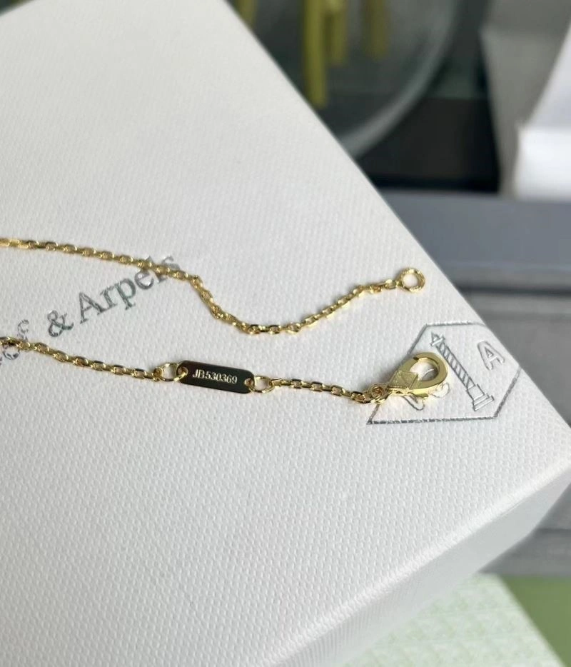ComfortFit Vca Necklaces 254673